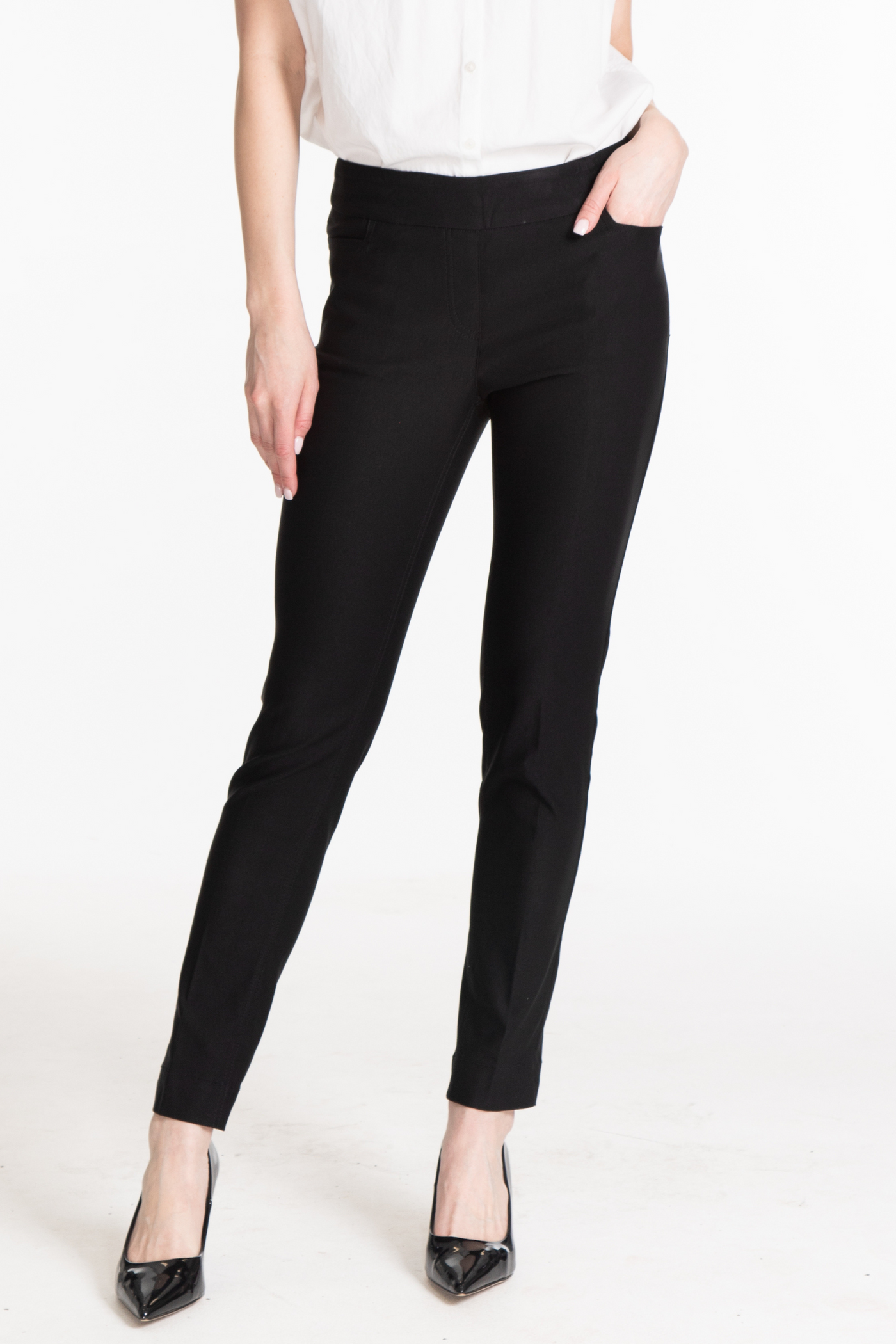 Pull-On Narrow Leg Pant With Real Front & Back Pockets - Black